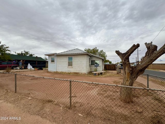 901 N PRAIRIE Avenue, Winslow, AZ 86047