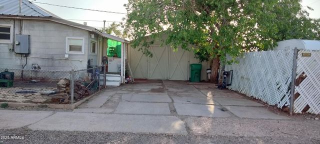 901 N PRAIRIE Avenue, Winslow, AZ 86047