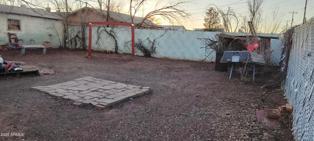 901 N PRAIRIE Avenue, Winslow, AZ 86047
