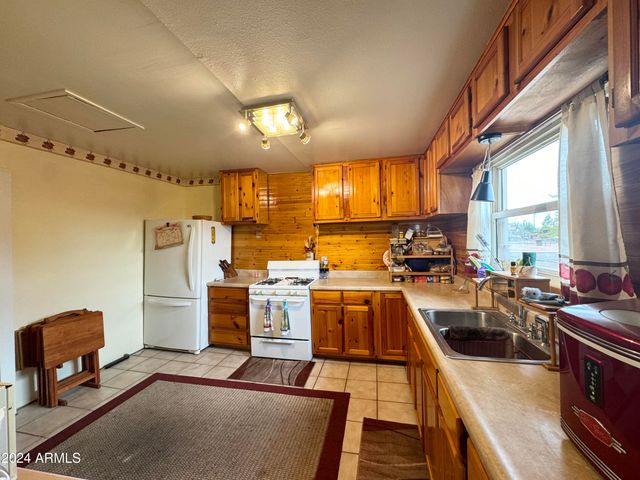 901 N PRAIRIE Avenue, Winslow, AZ 86047