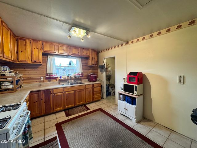 901 N PRAIRIE Avenue, Winslow, AZ 86047