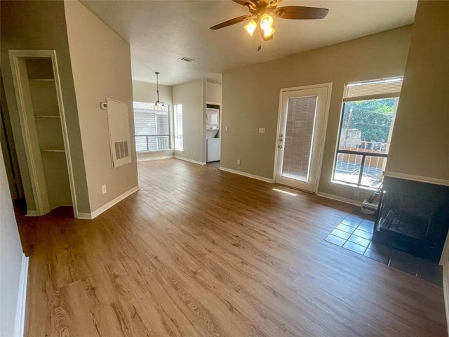 310 Pat Garrison ST 8, San Marcos, TX 78666