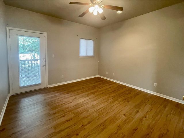 310 Pat Garrison ST 8, San Marcos, TX 78666