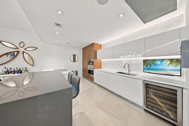 701 N Fort Lauderdale Beach Boulevard 704, Fort Lauderdale, FL 33304