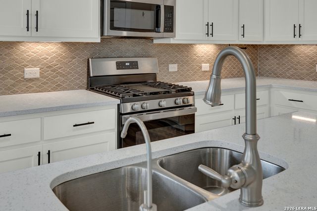 1433 Escarpment, New Braunfels, TX 78132