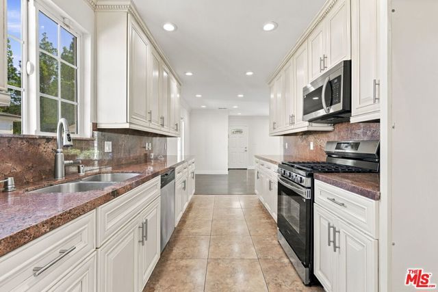 10551 Blucher Avenue, Granada Hills (los Angeles), CA 91344