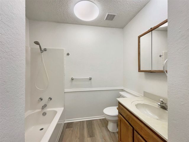 928 Shady Oaks Drive, Kennedale, TX 76060