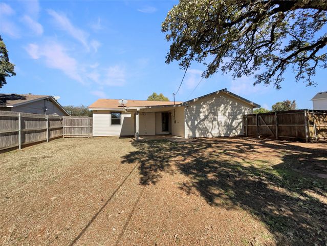 928 Shady Oaks Drive, Kennedale, TX 76060