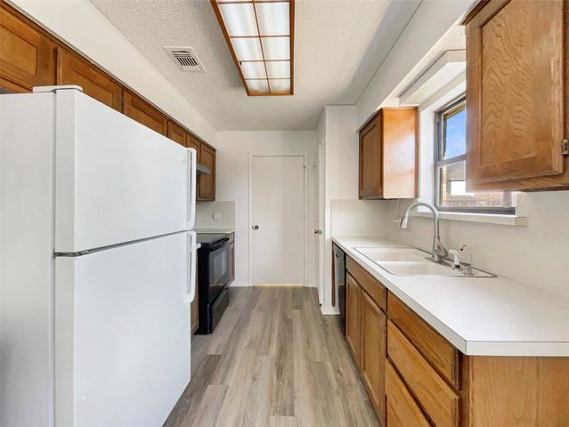 928 Shady Oaks Drive, Kennedale, TX 76060