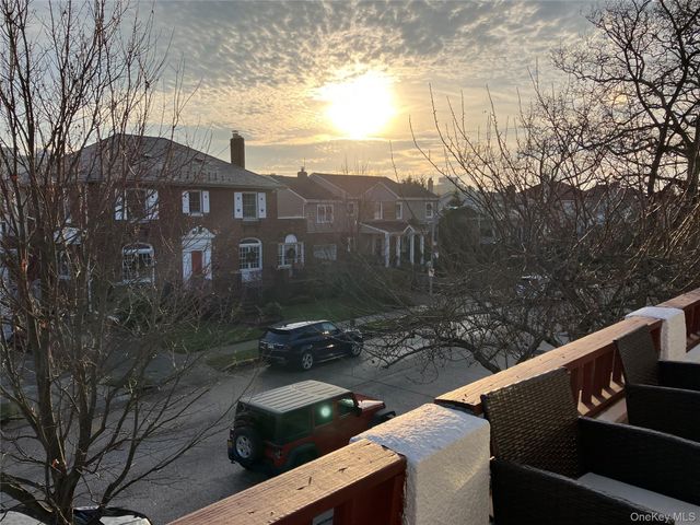 27 W Olive 2, Long Beach, NY 11561