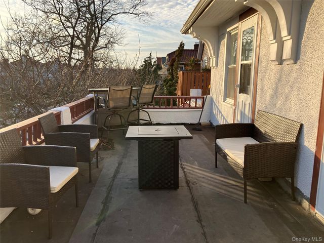 27 W Olive 2, Long Beach, NY 11561