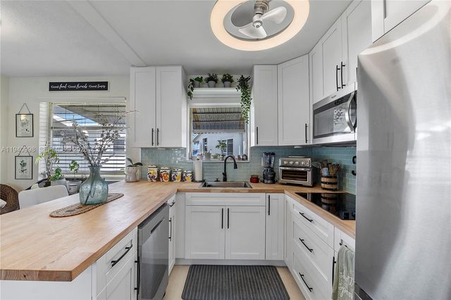 3114 NE Byron Cir 128, Hollywood, FL 33021