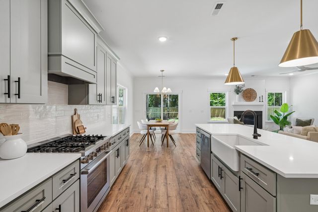 696 Eagle Street, Mount Pleasant, SC 29464