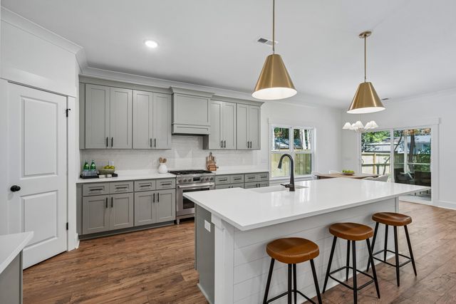 696 Eagle Street, Mount Pleasant, SC 29464