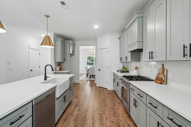 696 Eagle Street, Mount Pleasant, SC 29464