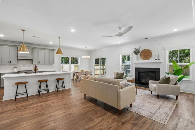 696 Eagle Street, Mount Pleasant, SC 29464