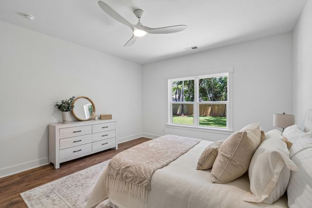 696 Eagle Street, Mount Pleasant, SC 29464