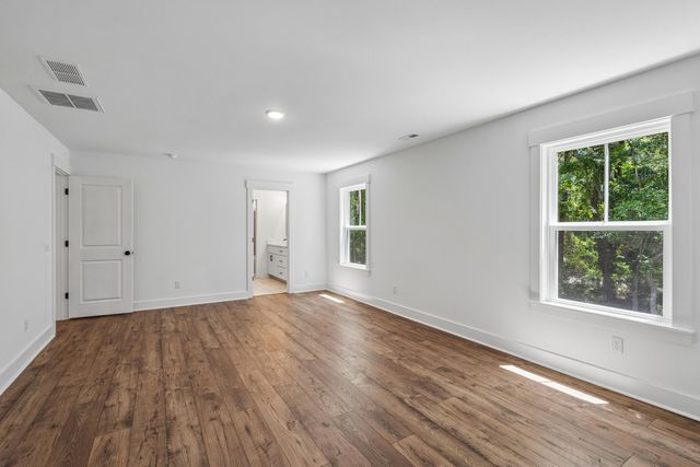 696 Eagle Street, Mount Pleasant, SC 29464