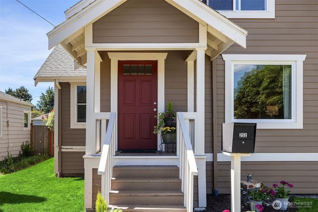 251 Meadow Avenue N, Renton, WA 98057