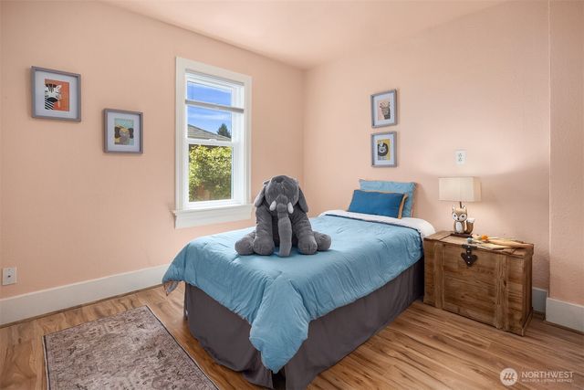 251 Meadow Avenue N, Renton, WA 98057
