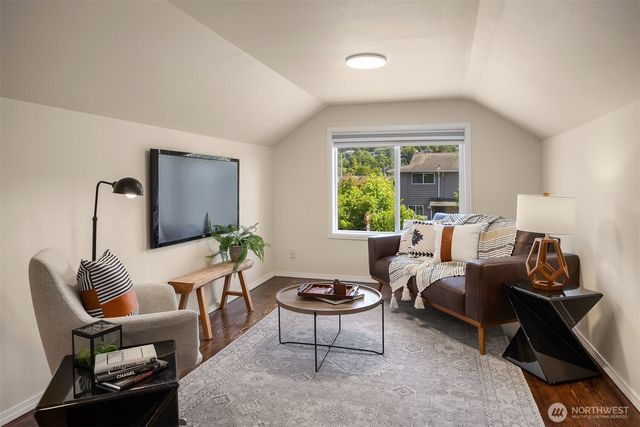 251 Meadow Avenue N, Renton, WA 98057