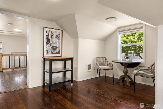 251 Meadow Avenue N, Renton, WA 98057