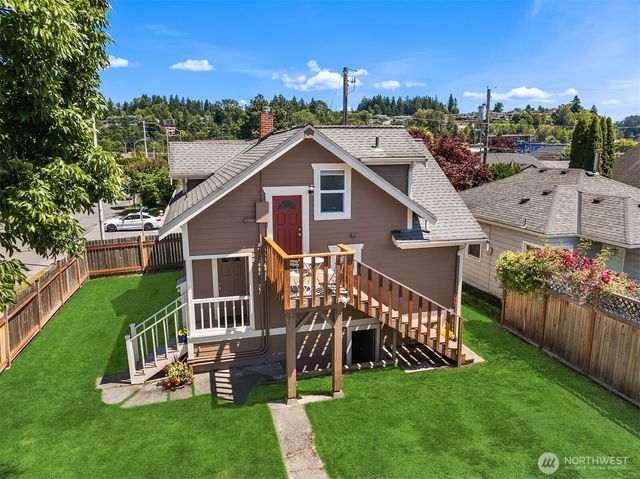 251 Meadow Avenue N, Renton, WA 98057