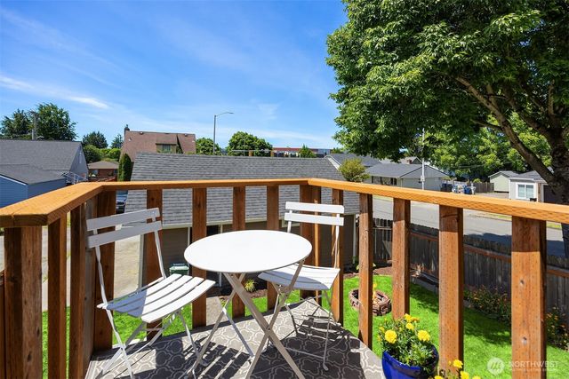 251 Meadow Avenue N, Renton, WA 98057