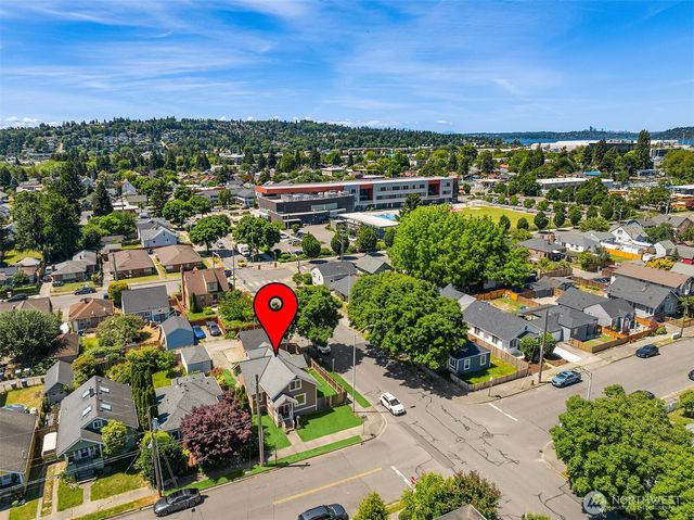 251 Meadow Avenue N, Renton, WA 98057