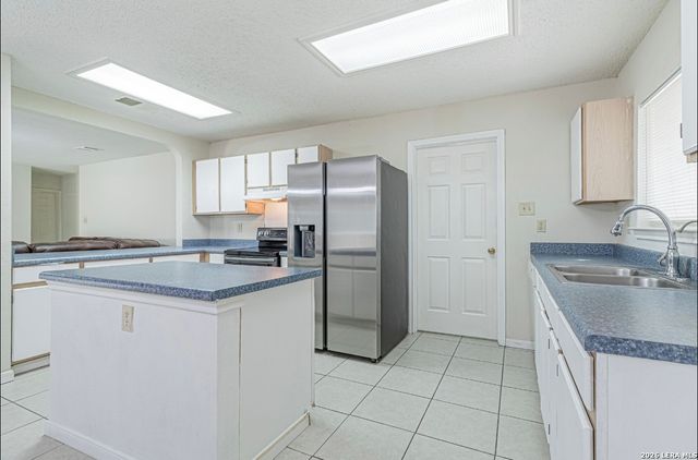 8050 Chestnut Cape, Converse, TX 78109