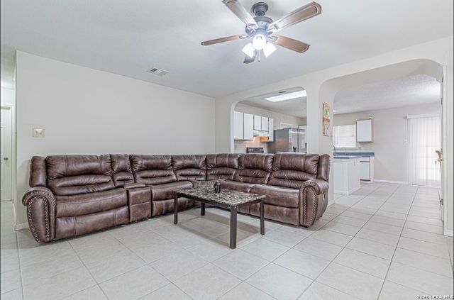 8050 Chestnut Cape, Converse, TX 78109