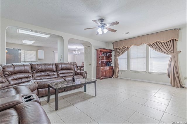 8050 Chestnut Cape, Converse, TX 78109