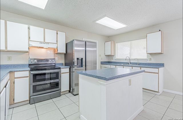 8050 Chestnut Cape, Converse, TX 78109