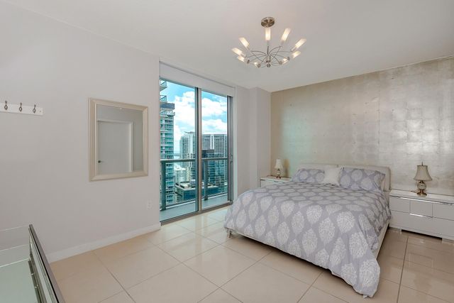 1111 SW 1st Ave PH3920, Miami, FL 33130