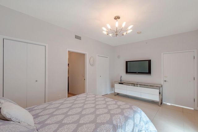 1111 SW 1st Ave PH3920, Miami, FL 33130