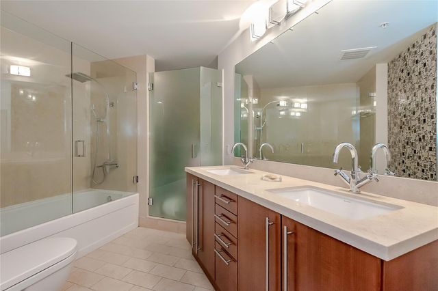 1111 SW 1st Ave PH3920, Miami, FL 33130