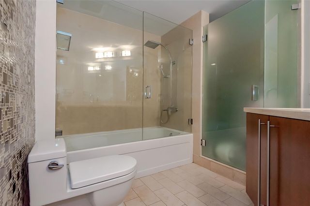 1111 SW 1st Ave PH3920, Miami, FL 33130