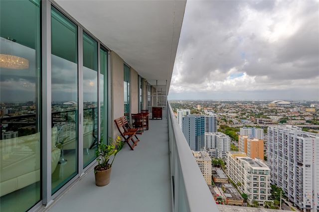 1111 SW 1st Ave PH3920, Miami, FL 33130