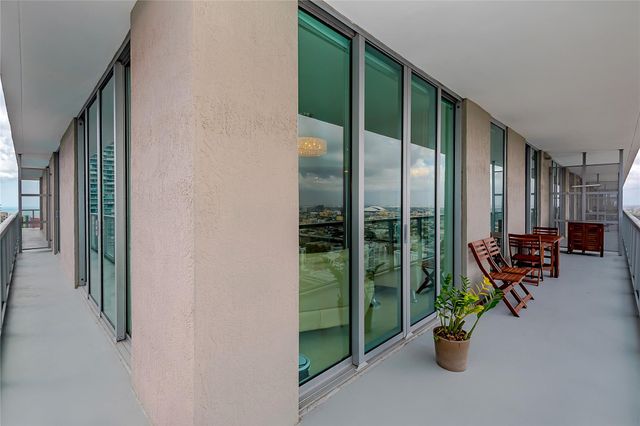 1111 SW 1st Ave PH3920, Miami, FL 33130