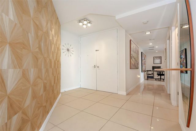 1111 SW 1st Ave PH3920, Miami, FL 33130