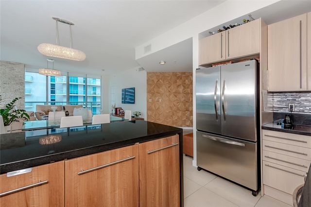 1111 SW 1st Ave PH3920, Miami, FL 33130