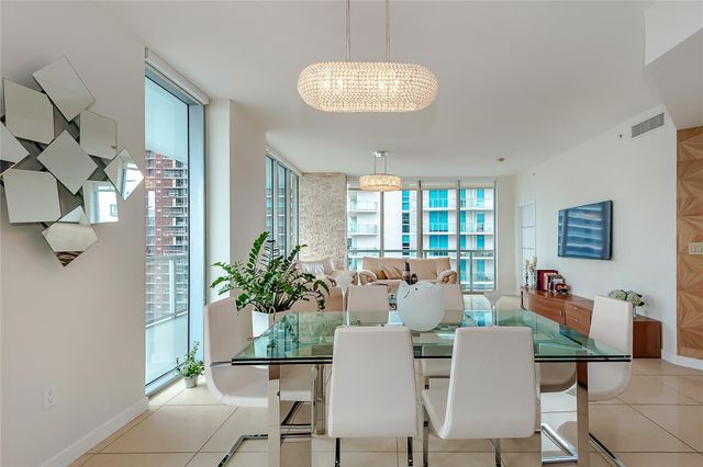 1111 SW 1st Ave PH3920, Miami, FL 33130