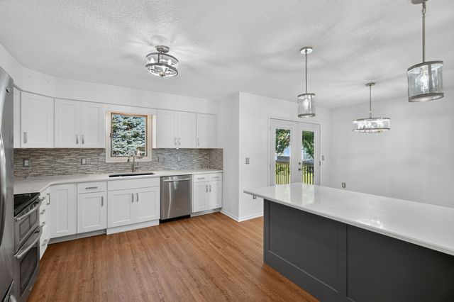 1320 E 17th Street, Norwalk, IA 50211
