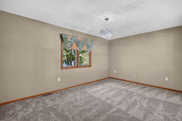1320 E 17th Street, Norwalk, IA 50211