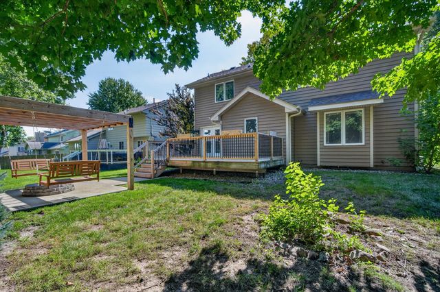 1320 E 17th Street, Norwalk, IA 50211
