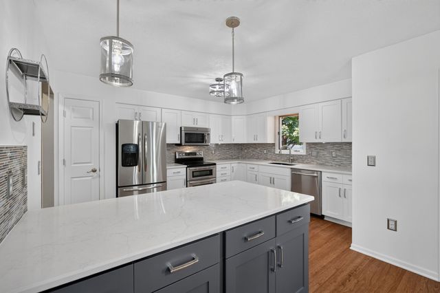 1320 E 17th Street, Norwalk, IA 50211
