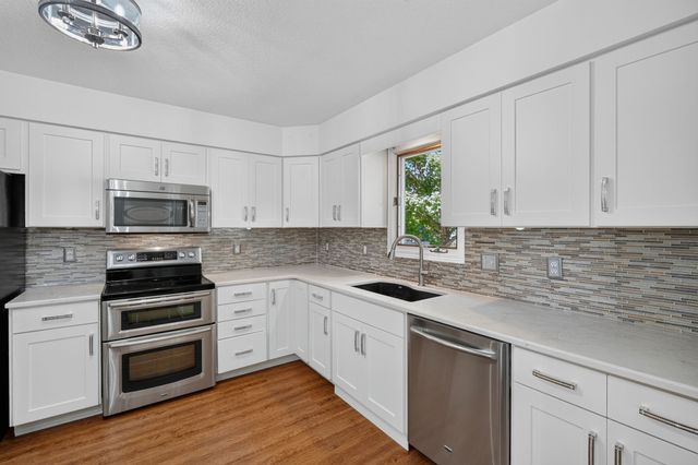 1320 E 17th Street, Norwalk, IA 50211