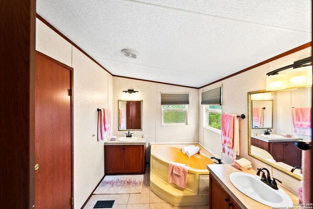 157 County Road 5635, Castroville, TX 78009