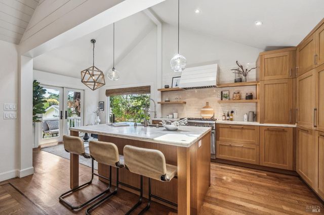 133 Ward St, Larkspur, CA 94939