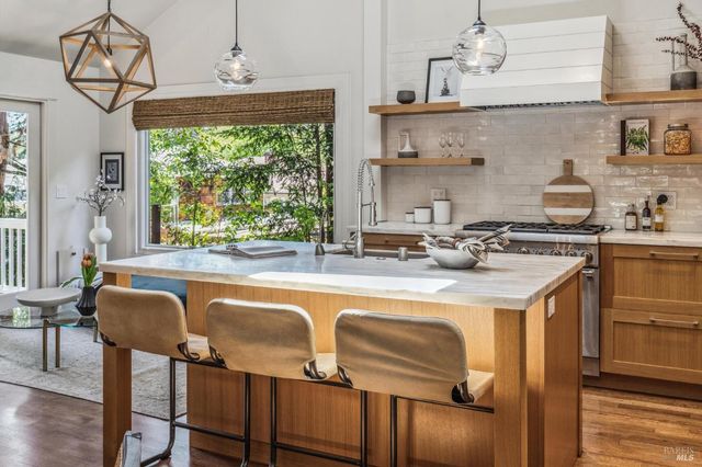 133 Ward St, Larkspur, CA 94939